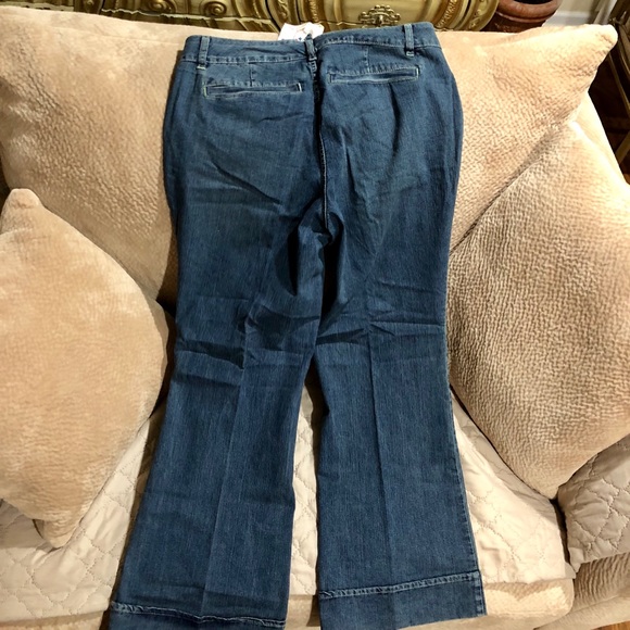 Avenue New Denim Lite Blue Jeans. SZ 14A - Picture 3 of 3